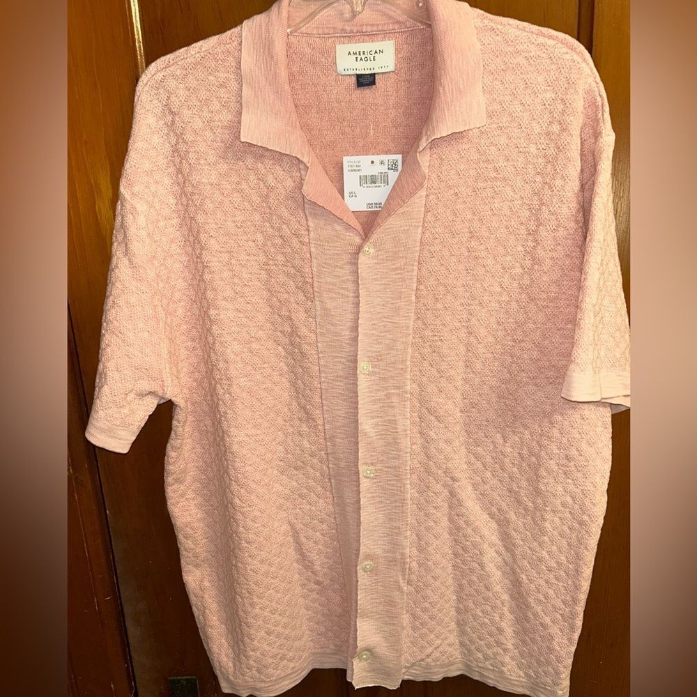 NWT! American Eagle Textured Knit Button Up Short Sleeve Shirt Coral/Pink, Large